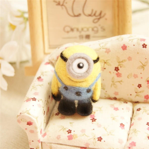 Furry and cute minion made by DIY from wool felt