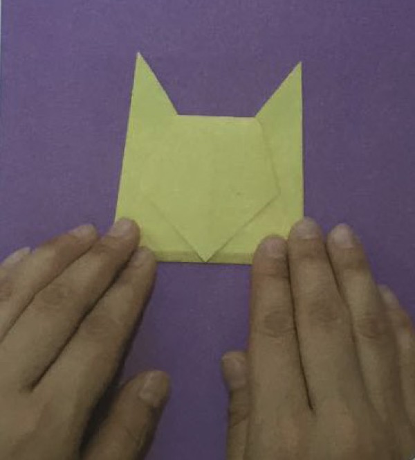 Simple origami method for envelopes Illustration of how to fold envelopes