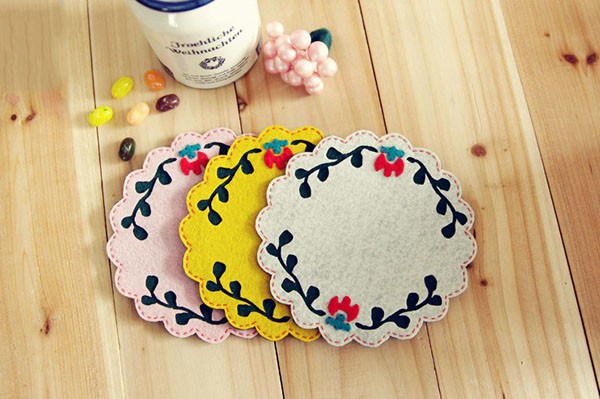 Non-slip alley style coasters with handmade non-woven fabrics and simple lace