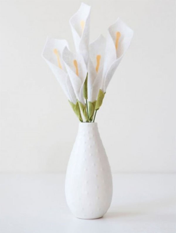 Creative DIY production of simulated wool felt calla lilies