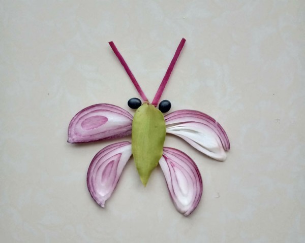 A complete collection of beautiful and simple handmade stickers to make butterflies using onions and leaves