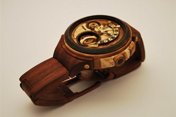 Admirable all-wood carving watch