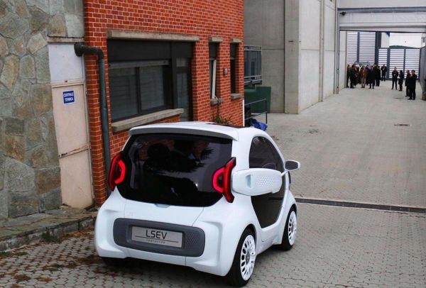 3D printed electric car made from corn, completed in 3 days and sold for only 60,000