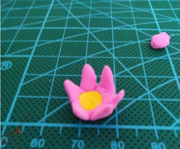 Tutorial illustration of how to make lotus leaves in Plants vs. Zombies with ultra-light clay