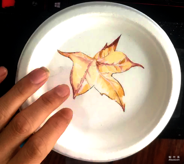 Children learn to draw, simple and interesting paper plate drawing maple leaf drawing process chart