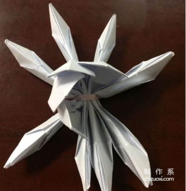 Simple lotus flower origami step-by-step tutorial