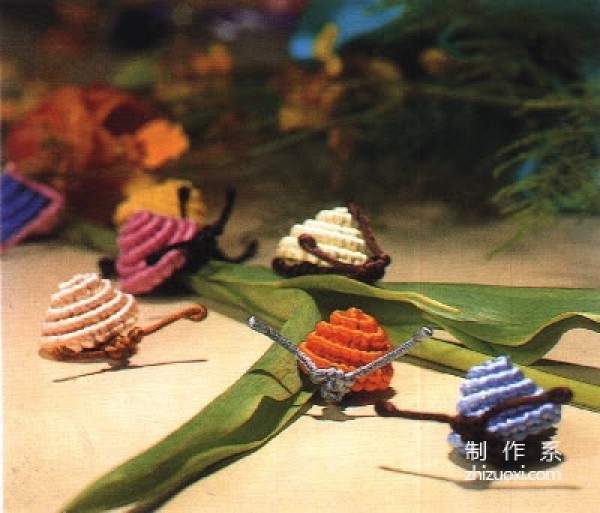 How to knit small snails with Chinese knots