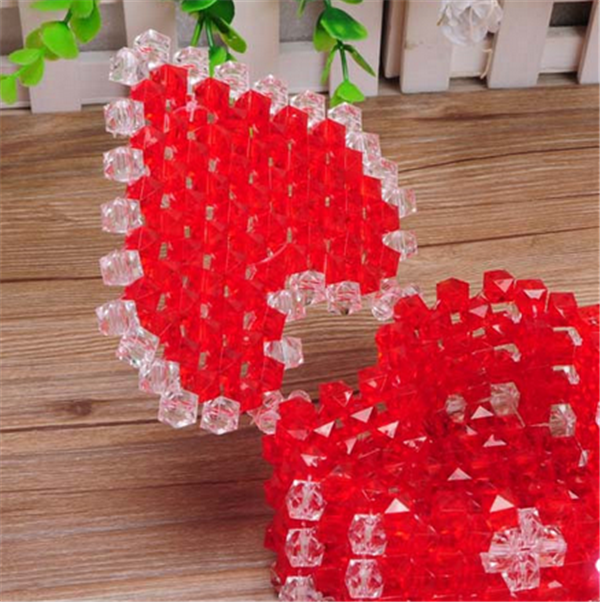 Handmade DIY beaded weaving to make a heart-shaped bow gift box