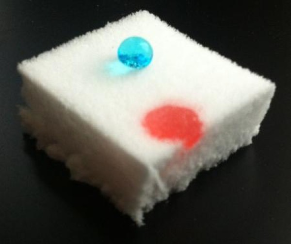 Hydrophobic and oil-absorbing fiber sponge