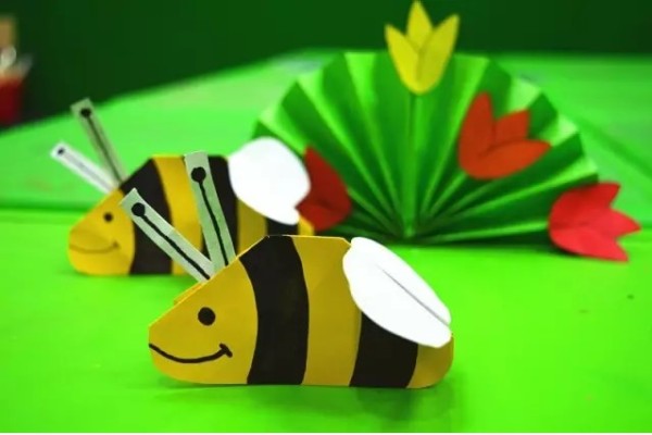 Tutorial on making a bee from cardboard Origami bee illustration