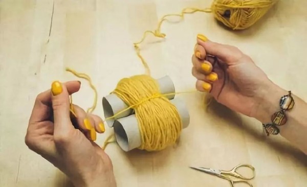 Simple method of making yarn ball pendants