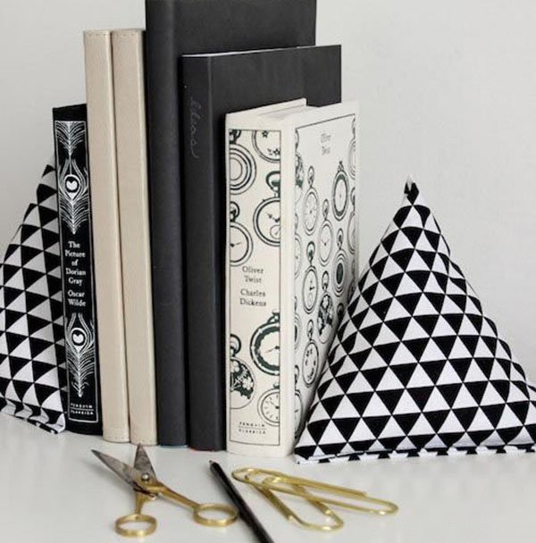 Appreciation of creative DIY fabric triangular bookend products