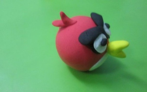 Use ultra-light clay to make angry birds. Handmade teaching for primary school students