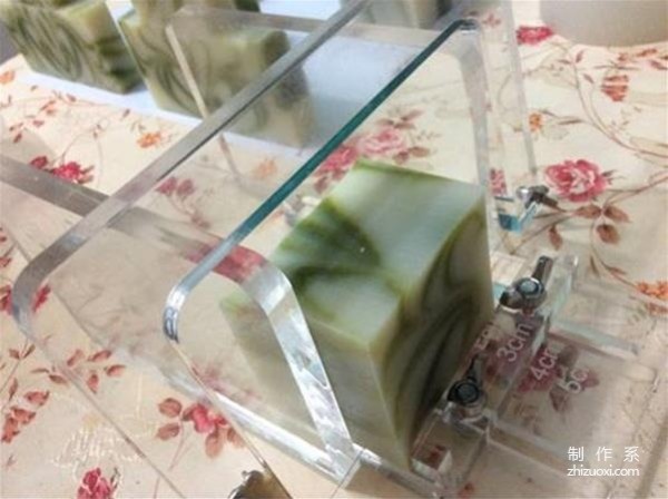 Handmade soap making, tutorial on rendering method of camellia green juice rendering soap