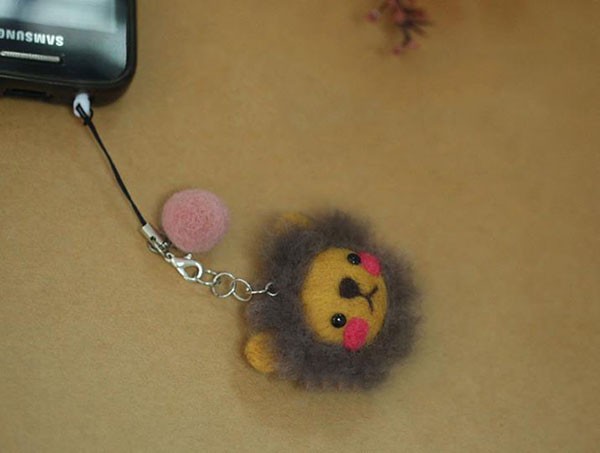 Appreciation of creative handmade wool felt DIY Leo pendant products