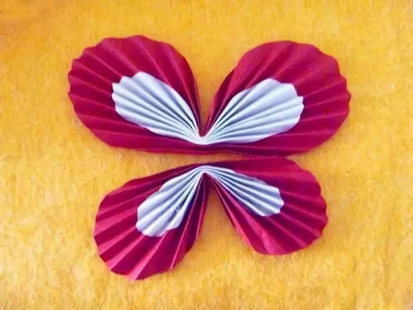 DIY tutorial for making butterflies from paper rolls