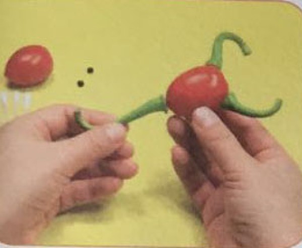 Teach you how to make a handmade fruit plate using fruits and vegetables as a scorpion animal