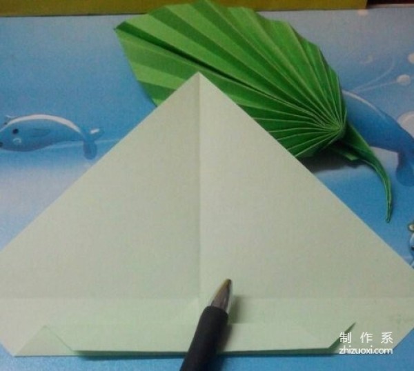 Origami leaf tutorial illustration - give you a beautiful green leaf