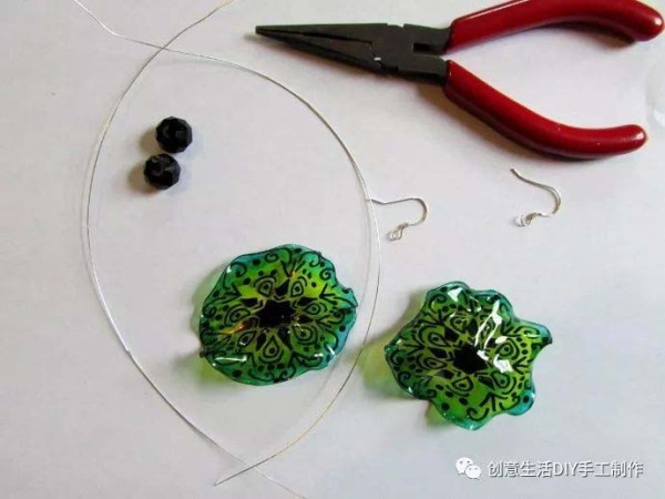 Teach you how to make exquisite jewelry from plastic bottles