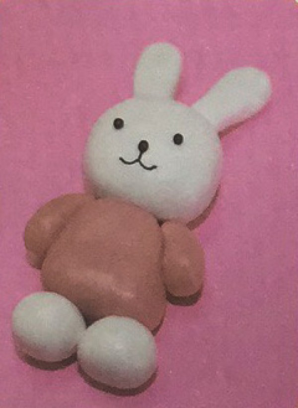 Pictures of little rabbit’s clay works and production steps