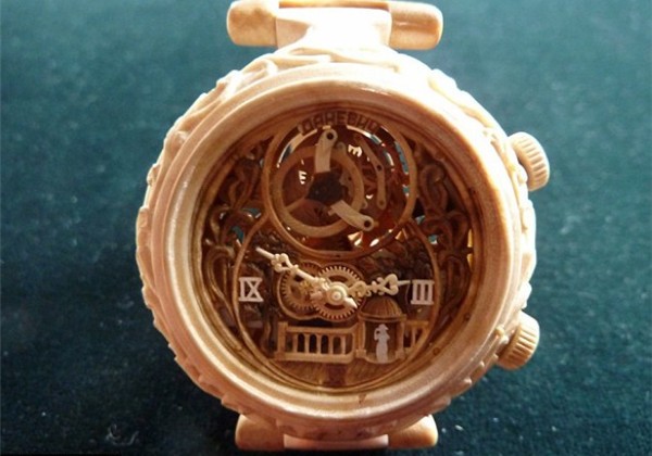 Admirable all-wood carving watch