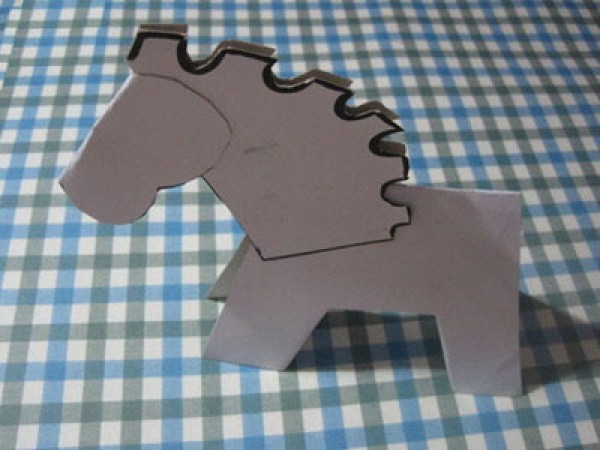 Corrugated cardboard DIY Trojan horse method