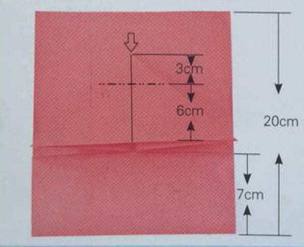 Illustration of simple folding method of heart-shaped red envelope bag