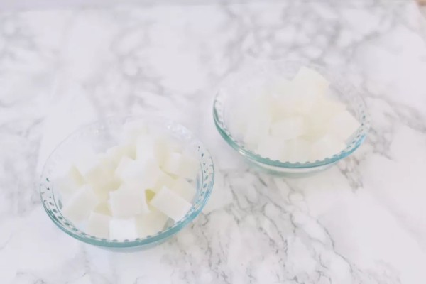 Handmade DIY soap, Instagram style diamond soap making method illustration