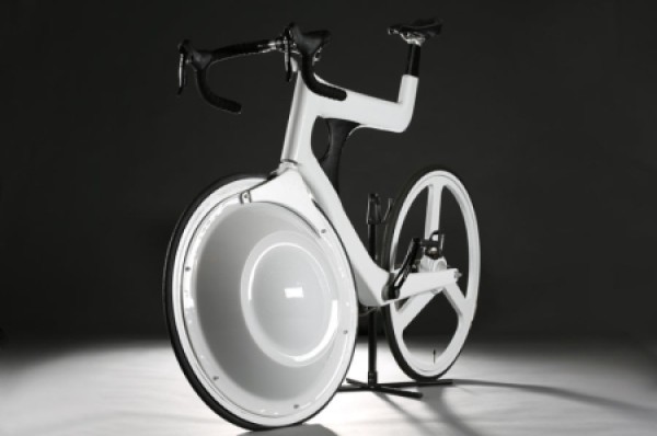 Bicycle with front wheel storage box