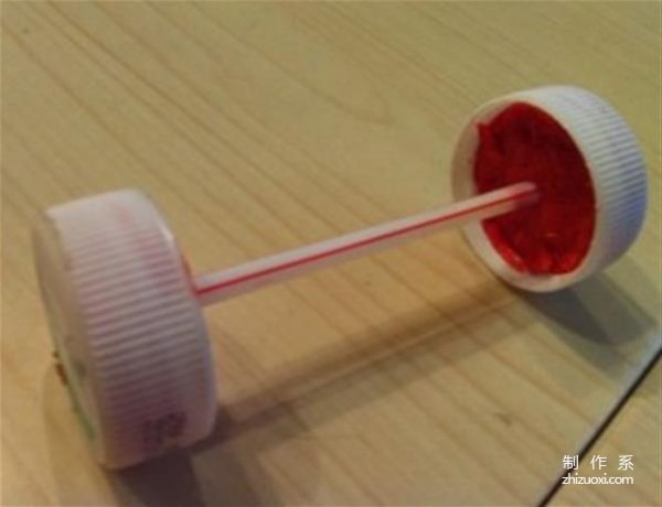 Teach you how to transform a discarded toothpaste box into a childrens toy car and make one for your child. 