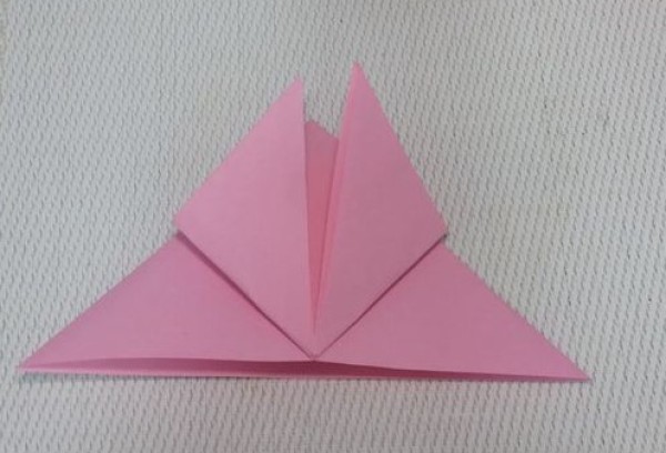 Beautiful pagodas can be made with colored paper. Simple origami for children