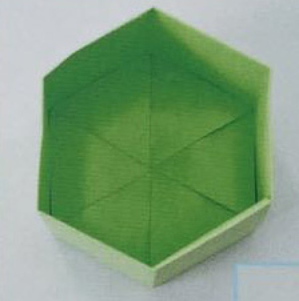 Step-by-step illustration of making a box made of heaven by hand origami