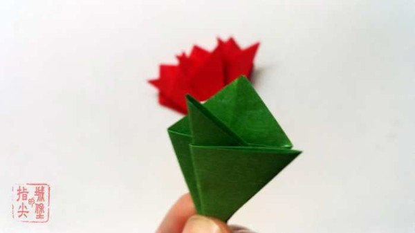 Tutorial on how to make origami flowers and carnations