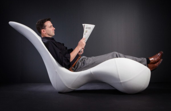 Streamlined recliner