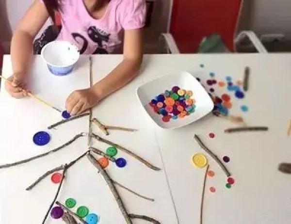 How to make creative pasting paintings using randomly picked branches