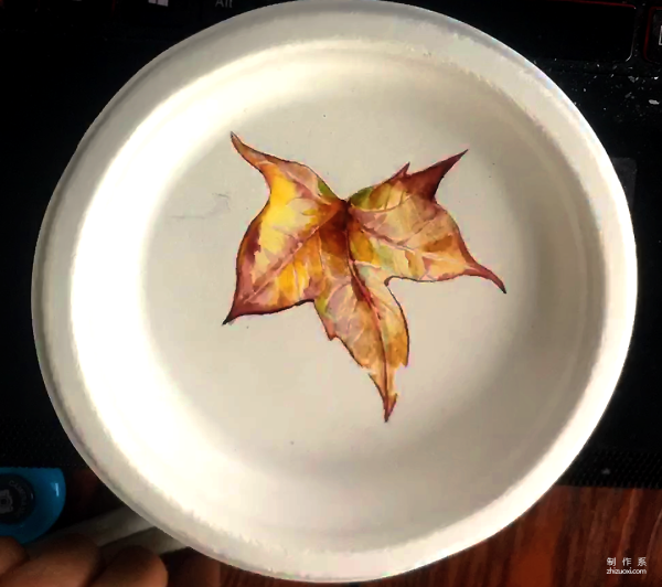 Children learn to draw, simple and interesting paper plate drawing maple leaf drawing process chart