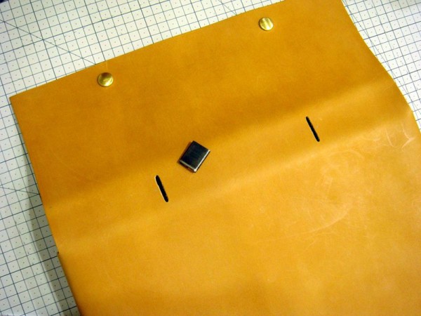 Minimalist briefcase, no stitching, all relying on rivets