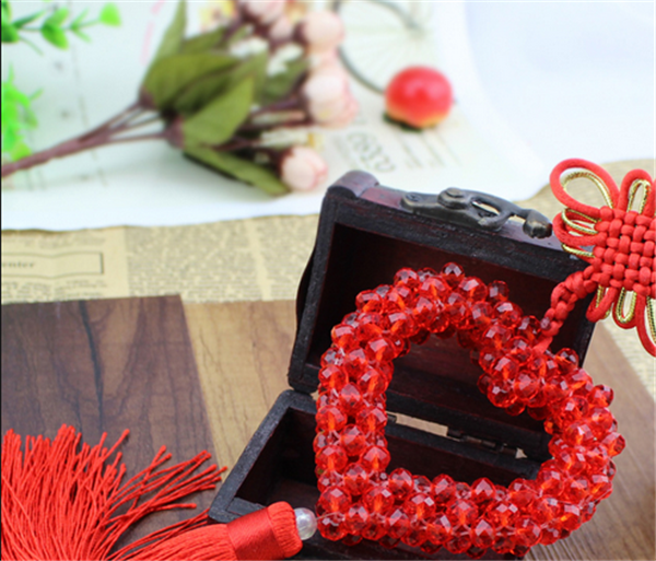 Creative hand-woven DIY fashionable red love beaded ornaments