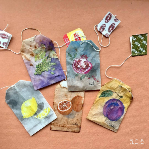 Is it difficult to draw? She painted for 365 days using the tea bags she drank!