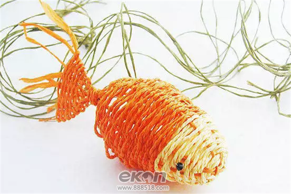 Childrens handicraft workshop shares cute and beautiful handmade DIY knitting of little goldfish