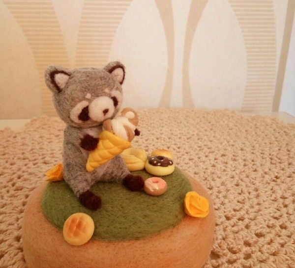 Wool felt DIY cute little raccoon who loves ice cream