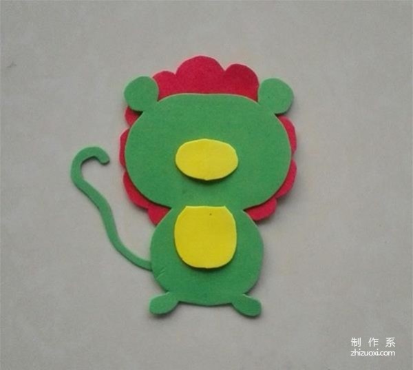 Childrens handcrafts use sponge paper to make cute little lion stickers