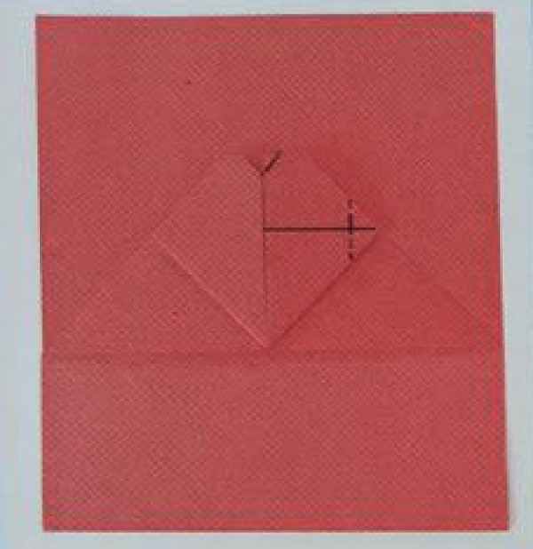 Illustration of simple folding method of heart-shaped red envelope bag