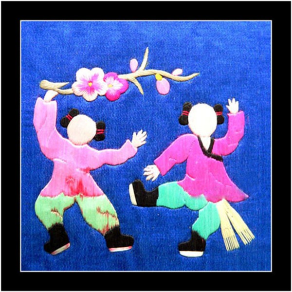 Hand embroidery DIY to produce Miao retro ethnic style creative works