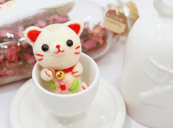 Creative handmade DIY wool felt lucky cat products that attract good luck