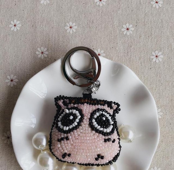 Appreciation of the creative keychains of beaded handmade DIY small animal pendants