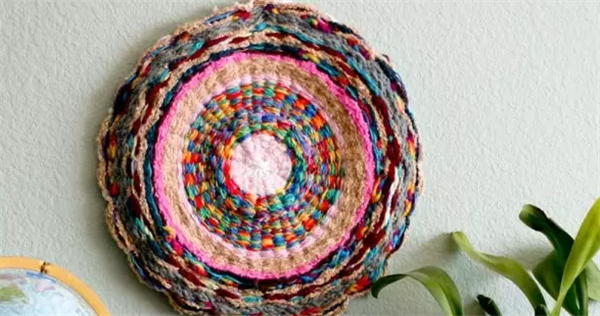 Creative handmade franchise stores share DIY freehand knitted hula hoop carpets