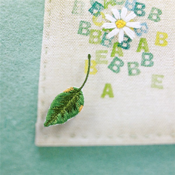 Literary and fresh hand-embroidered DIY small leaf cloth patch