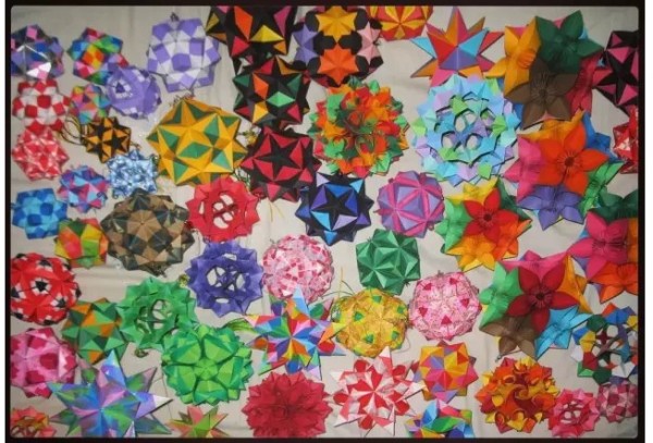 Picture display of some beautiful creative origami art works