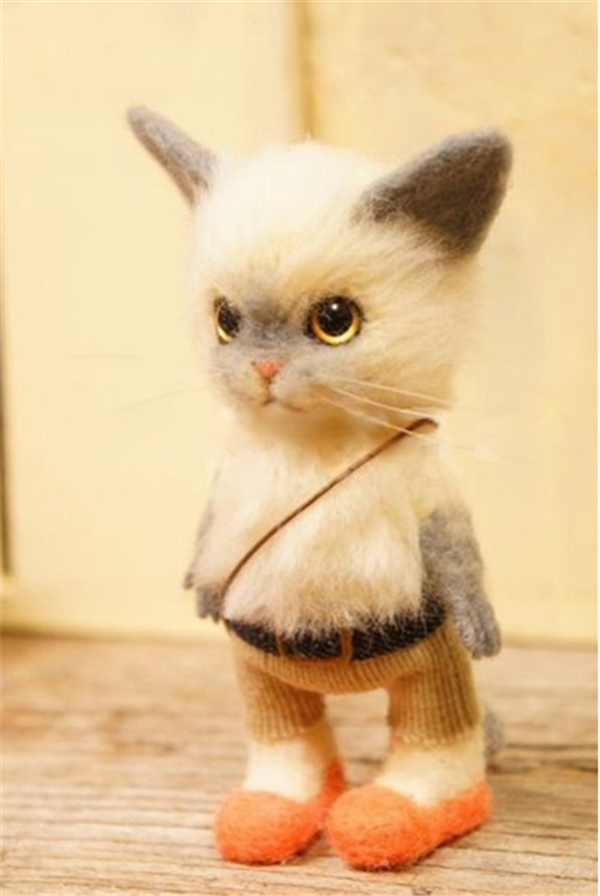 Cute little cat made by creative handmade wool felt DIY